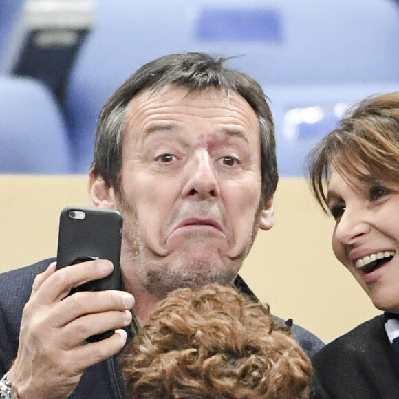 Jean-Luc Reichmann et sa femme Nathalie au match de qualification pour la Coupe du Monde 2018, "France-Bulgarie" au Stade de France de Saint-Denis, le 7 octobre 2016