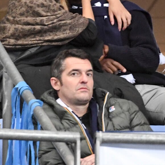 Sylvain Wiltord avec sa compagne et Arnaud Ducret au match de qualification pour la Coupe du Monde 2018, "France-Bulgarie" au Stade de France de Saint-Denis, le 7 octobre 2016