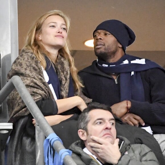 Sylvain Wiltord avec sa compagne et Arnaud Ducret au match de qualification pour la Coupe du Monde 2018, "France-Bulgarie" au Stade de France de Saint-Denis, le 7 octobre 2016