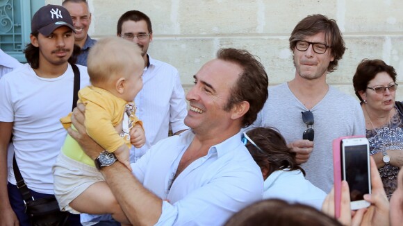 Jean Dujardin : Retour ému dans son village d'enfance pour Brice 3