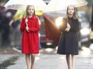 Leonor et Sofia d'Espagne: Auprès de Felipe et Letizia, la fête sous la pluie !