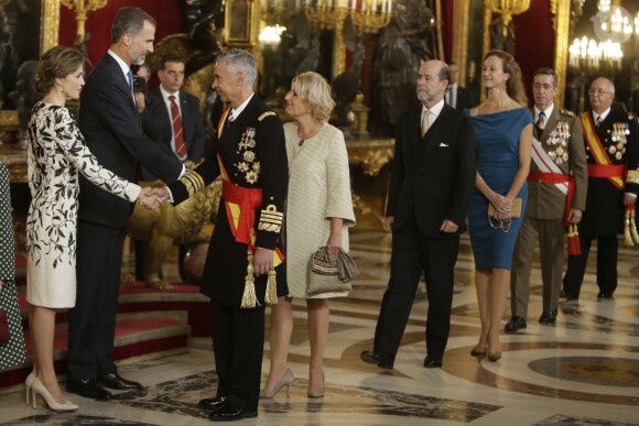 Le roi Felipe VI et la reine Letizia d'Espagne ont reçu quelque 1 200 invités au palais royal à Madrid le 12 octobre 2016 dans le cadre des célébrations de la Fête nationale.