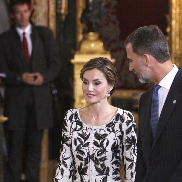 Le roi Felipe VI et la reine Letizia d'Espagne ont reçu quelque 1 200 invités au palais royal à Madrid le 12 octobre 2016 dans le cadre des célébrations de la Fête nationale.