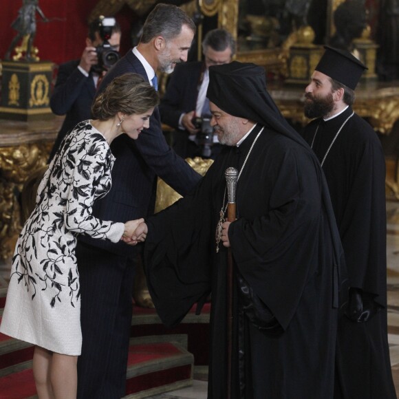 Le roi Felipe VI et la reine Letizia d'Espagne ont reçu quelque 1 200 invités au palais royal à Madrid le 12 octobre 2016 dans le cadre des célébrations de la Fête nationale.