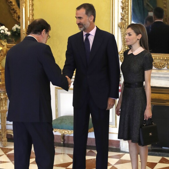 Le roi Felipe VI et la reine Letizia d'Espagne lors d'une réunion des directeurs de l'Institut Cervantes le 11 octobre 2016 au palais d'Aranjuez, au sud de Madrid.