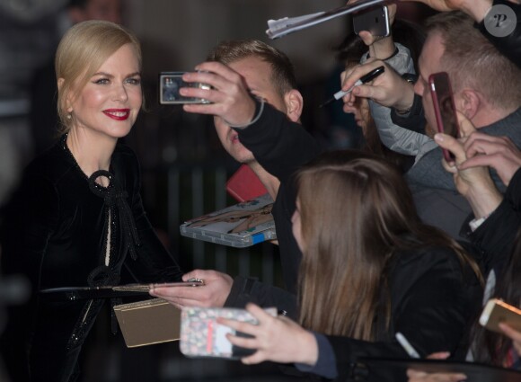 Nicole Kidman, dans une robe Armani, arrivant à la projection du film "Lion" pendant le Gala American Express lors du 60ème BFI, le Festival du Film de Londres, au Odeon Leicester Square à Londres, le 12 octobre 2016.