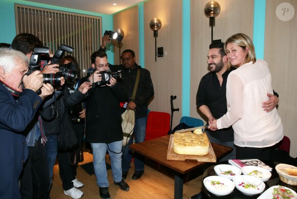 Luana Belmondo et Denny Imbroisi - A l'occasion du lancement de son nouveau livre "Mes recettes bonne humeur" (Editions du Cherche Midi), Luana Belmondo a réuni ses proches et amis épicuriens autour d'un Aperitivo concocté par le Chef Denny Imbroisi (Restaurant IDA) à Paris, le 13 Octobre 2016. © Dominique Jacovides/Bestimage
