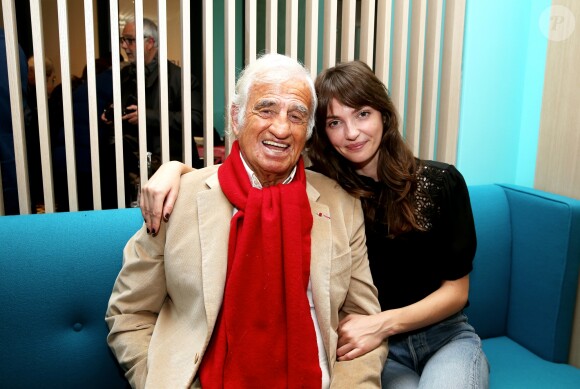 Jean-Paul Belmondo et sa petite-fille Annabelle - A l'occasion du lancement de son nouveau livre "Mes recettes bonne humeur" (Editions du Cherche Midi), Luana Belmondo a réuni ses proches et amis épicuriens autour d'un Aperitivo concocté par le Chef Denny Imbroisi (Restaurant IDA) à Paris, le 13 Octobre 2016. © Dominique Jacovides/Bestimage