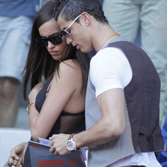 Cristiano Ronaldo et Irina Shayk assistent au match entrel Nadal et Ferrer à l'Open de tennis de Madrid le 10 mai 2013.