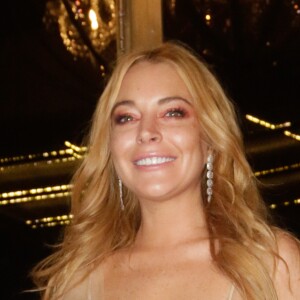 Lindsay Lohan à l'ouverture de son nouveau nightclub à Athènes en Grèce, le 15 octobre 2016 Lindsay Lohan attends the opening of her new club 'Lohan' in Greece on October 15, 2016. The grand opening featured people in LED lighted suits, classy dresses and Lindsay Lohan blowing kisses to the camera. The group appeared to be thoroughly enjoying their time out. At one point, Lindsay was being interviewed by a slew of reporters.15/10/2016 - Athènes