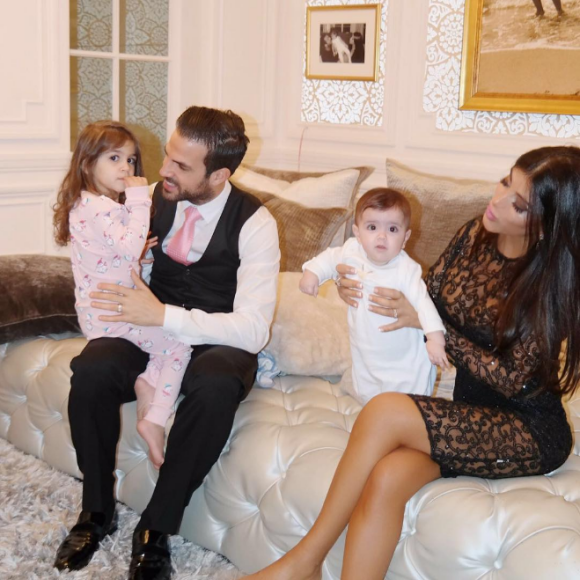 Cesc Fabregas et Daniella Semaan (photo Instagram, lors de la fête des Mères 2016) ont annoncé le 16 octobre 2016 attendre leur troisième enfant ensemble. Un petit frère pour Lia (3 ans) et Capri (1 an) !