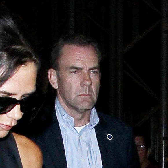 Victoria Beckham et sa fille Harper à l'aéroport de Los Angeles le 17 avril 2016.