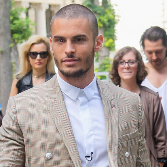 Baptiste Giabiconi au défilé de mode Balmain Hommes printemps-été 2017 à l'hôtel Potoki à Paris, le 25 juin 2016.