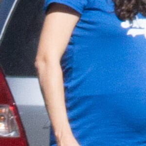Mila Kunis très enceinte se balade dans les rues de Los Angeles, le 19 octobre 2016.