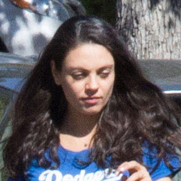 Mila Kunis très enceinte se balade dans les rues de Los Angeles, le 19 octobre 2016.