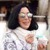 La Chanteuse Cher mange une glace sur le port de Saint tropez avec des amies, le Juin 19, 2016. © Crystal/Bestimage