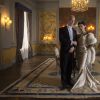 Tenue de bal pour Edouard VIII et sa femme dans The Crown, une série originale Netflix.
