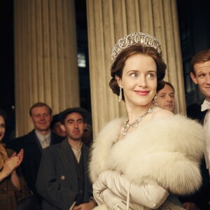 Tenue de soirée pour Claire Foy et Matt Smith : Elisabeth et Philip dans The Crown une série originale Netflix
