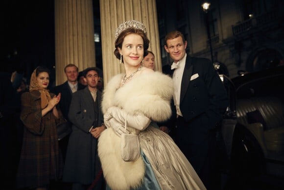 Tenue de soirée pour Claire Foy et Matt Smith : Elisabeth et Philip dans The Crown une série originale Netflix