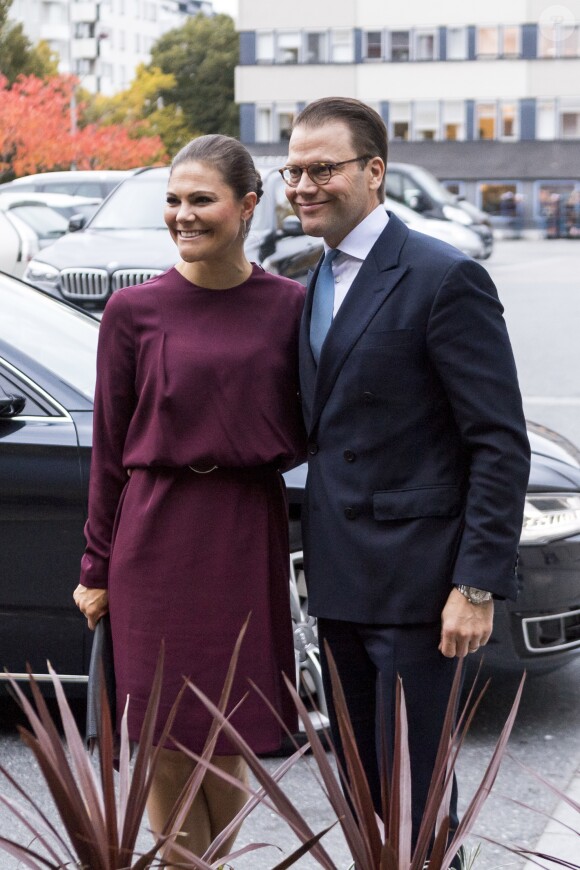 Exclusif - La princesse Victoria et le prince Daniel de Suède arrivant à Radio Suède (Sveriges Radio) à Stockholm, le 18 octobre 2016, pour une visite non officielle.