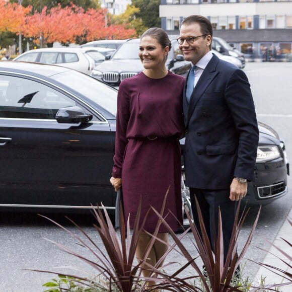 Exclusif - La princesse Victoria et le prince Daniel de Suède arrivant à Radio Suède (Sveriges Radio) à Stockholm, le 18 octobre 2016, pour une visite non officielle.