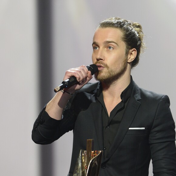 Julien Doré récompensé lors de la 30ème cérémonie des Victoires de la Musique au Zénith de Paris, le 13 février 2015.