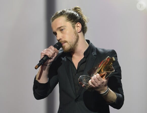 Julien Doré récompensé lors de la 30ème cérémonie des Victoires de la Musique au Zénith de Paris, le 13 février 2015.