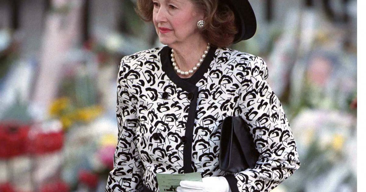 Lady Raine Spencer Belle Mère De Lady Diana Lors Des Funérailles De La Princesse Diana à 