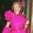  Lady Raine Spencer, belle-mère de Lady Diana, à Londres en juin 1997. 