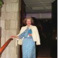  Lady Raine Spencer, belle-mère de Lady Diana, chez Christies à Londres en juin 1997. 