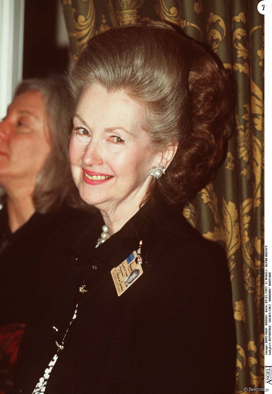 Lady Raine Spencer Belle Mère De Lady Diana Chez Harrods à Londres En Janvier 1997 Purepeople 