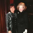  Rosa Monkton et Lady Raine Spencer, belle-mère de Lady Diana, chez Tiffany en décembre 1997. 