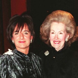Rosa Monkton et Lady Raine Spencer, belle-mère de Lady Diana, chez Tiffany en décembre 1997.
