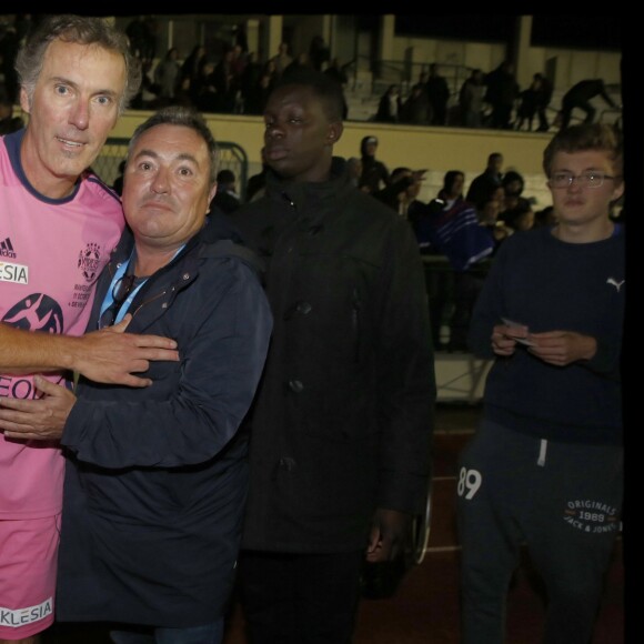 Exclusif - Laurent Blanc, Fabien Onteniente - Match de football caritatif organisé par le Variétés Club de France au profit de l'association "+ de Vie" présidée par Bernadette Chirac et de l'association "Urma" présidée par Laurent Blanc au stade Jean-Paul David à Mantes-la-Jolie le 11 octobre 2016. © Alain Guizard/Bestimage