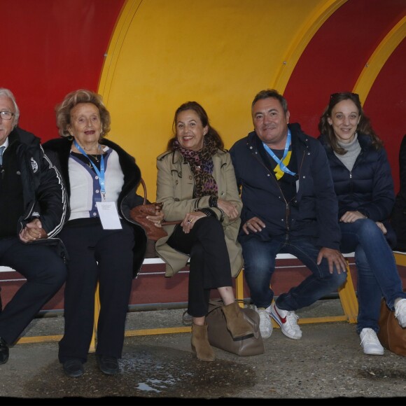 Exclusif - Prix spécial - Jacques Vendroux, Bernadette Chirac, Anne Barrère, Fabien Onteniente, Danuta Pieter - Match de football caritatif organisé par le Variétés Club de France au profit de l'association "+ de Vie" présidée par Bernadette Chirac et de l'association "Urma" présidée par Laurent Blanc au stade Jean Paul David à Mantes-la-Jolie le 11 octobre 2016. C'est la première sortie officielle de Bernadette Chirac depuis l'hospitalisation de son mari Jacques Chirac et de sa propre hospitalisation. © Alain Guizard/Bestimage