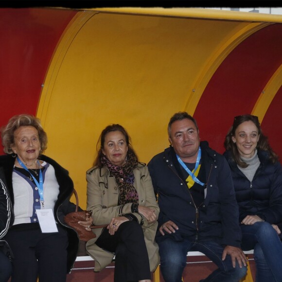 Exclusif - Prix spécial - Jacques Vendroux, Bernadette Chirac, Anne Barrère, Fabien Onteniente, Danuta Pieter - Match de football caritatif organisé par le Variétés Club de France au profit de l'association "+ de Vie" présidée par Bernadette Chirac et de l'association "Urma" présidée par Laurent Blanc au stade Jean Paul David à Mantes-la-Jolie le 11 octobre 2016. C'est la première sortie officielle de Bernadette Chirac depuis l'hospitalisation de son mari Jacques Chirac et de sa propre hospitalisation. © Alain Guizard/Bestimage