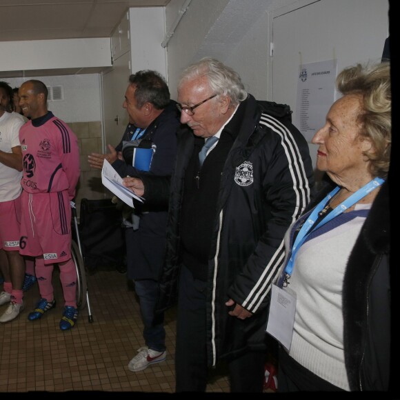 Exclusif - Prix spécial - Fabien Onteniente, Jacques Vendroux, Bernadette Chirac, Karl Olive, Didier Deschamps - Match de football caritatif organisé par le Variétés Club de France au profit de l'association "+ de Vie" présidée par Bernadette Chirac et de l'association "Urma" présidée par Laurent Blanc au stade Jean Paul David à Mantes-la-Jolie le 11 octobre 2016. C'est la première sortie officielle de Bernadette Chirac depuis l'hospitalisation de son mari Jacques Chirac et de sa propre hospitalisation. © Alain Guizard/Bestimage