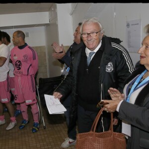 Exclusif - Prix spécial - Jacques Vendroux, Bernadette Chirac - Match de football caritatif organisé par le Variétés Club de France au profit de l'association "+ de Vie" présidée par Bernadette Chirac et de l'association "Urma" présidée par Laurent Blanc au stade Jean Paul David à Mantes-la-Jolie le 11 octobre 2016. C'est la première sortie officielle de Bernadette Chirac depuis l'hospitalisation de son mari Jacques Chirac et de sa propre hospitalisation. © Alain Guizard/Bestimage