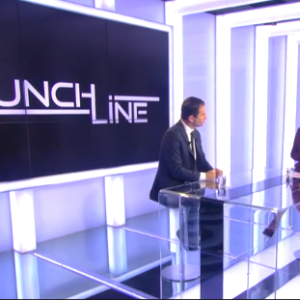 Benoît Hamon face à Laurence Ferrari dans "Punchline" sur C8 le 23 octobre 2016.