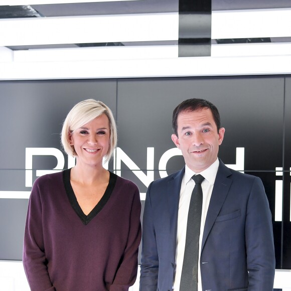 Exclusif - Diffusion du magazine politique "Punchline" présenté par Laurence Ferrari avec Benoît Hamon (candidat à la primaire du parti socialiste) en invité, dans les studios de C8 à Paris, le 23 octobre 2016. Punchline est en direct tous les dimanches à 12h05 sur C8 et produit par C8 / Newstime / Eléphant & Cie. © Pierre Perusseau/Bestimage