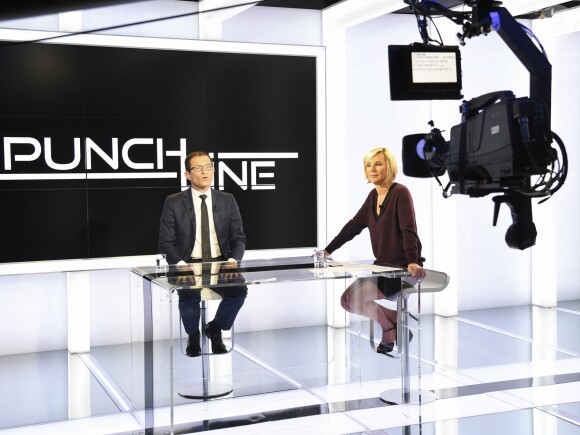 Exclusif - Diffusion du magazine politique "Punchline" présenté par Laurence Ferrari avec Benoît Hamon (candidat à la primaire du parti socialiste) en invité, dans les studios de C8 à Paris, le 23 octobre 2016. Punchline est en direct tous les dimanches à 12h05 sur C8 et produit par C8 / Newstime / Eléphant & Cie. © Pierre Perusseau/Bestimage
