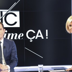 Exclusif - Diffusion du magazine politique "Punchline" présenté par Laurence Ferrari avec Benoît Hamon (candidat à la primaire du parti socialiste) en invité, dans les studios de C8 à Paris, le 23 octobre 2016. Punchline est en direct tous les dimanches à 12h05 sur C8 et produit par C8 / Newstime / Eléphant & Cie. © Pierre Perusseau/Bestimage