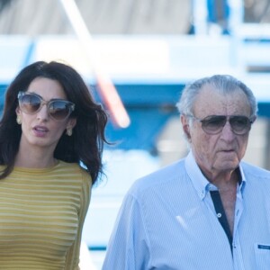 Amal Clooney (Amal Alamuddin) rend visite à son mari George Clooney sur le tournage de 'Suburbicon' à Los Angeles, Californie, Etats-Unis, le 20 octobre 2016.