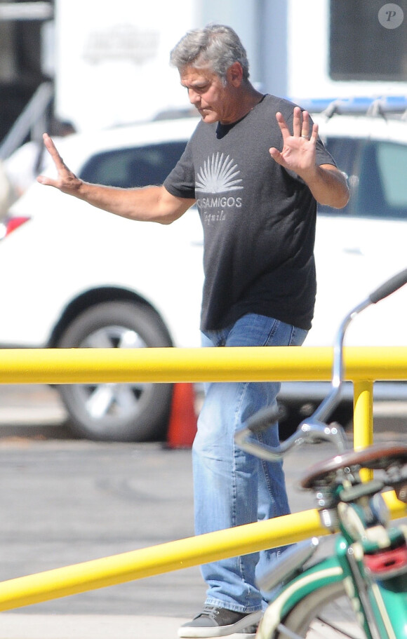 George Clooney sur le tournage de son nouveau film 'Suburbicon' à Los Angeles, le 19 octobre 2016