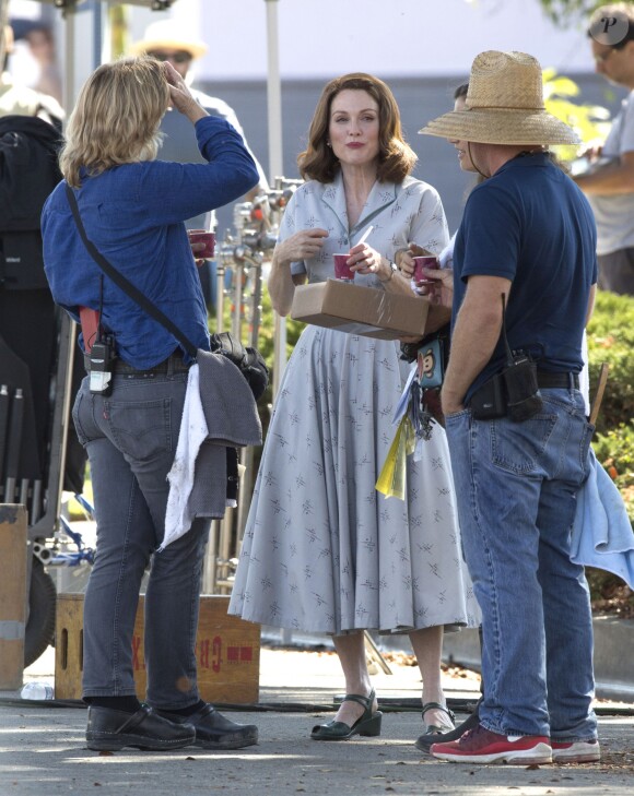 Exclusif - Julianne Moore sur le tournage de 'Suburbicon' à Los Angeles, le 17 octobre 2016