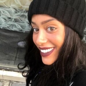 Amel Bent en mode selfie sur Instagram le 22 octobre 2016