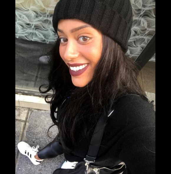 Amel Bent en mode selfie sur Instagram le 22 octobre 2016