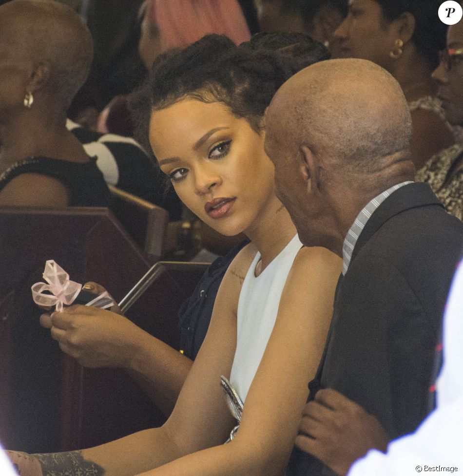 Rihanna et son grand-père Lionel Braithwaite - Rihanna assiste au ...