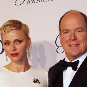 La princesse Charlene et le prince Albert II de Monaco lors du gala des Princess Grace Awards 2016, le 24 octobre 2016 au Cipriani 25 Brodway à New York. La chorégraphe Camille A. Brown, le comédien Leslie Odom Jr. et l'actrice, chanteuse et productrice Queen Latifah ont notamment été primés.