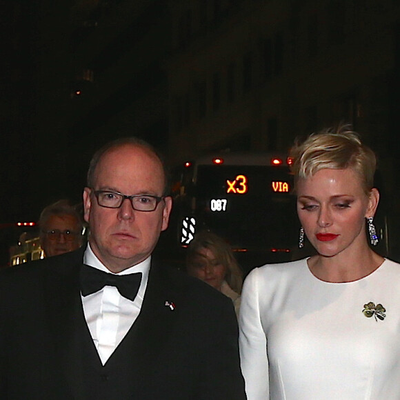 Le prince Albert II de Monaco et la princesse Charlene de Monaco à leur arrivée au Cipriani 25 Broadway pour le gala des Princess Grace Awards 2016, le 24 octobre 2016 à New York. La chorégraphe Camille A. Brown, le comédien Leslie Odom Jr. et l'actrice, chanteuse et productrice Queen Latifah ont notamment été primés.